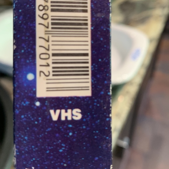 ET vhs. Was watched by my kids. - Picture 4 of 4